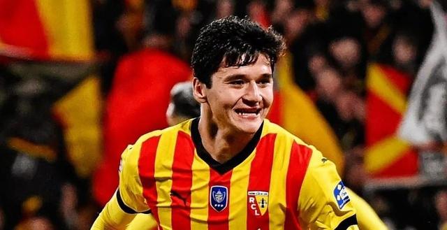 今晚足总杯焦点战，费耶诺德更衣室发声，管理层满意，控场能力受关注的简单介绍